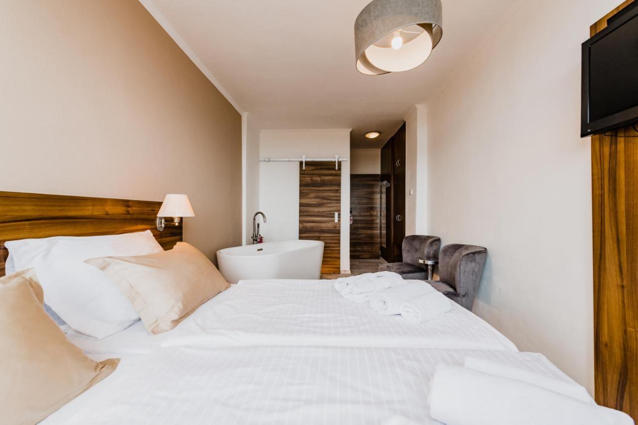 Hotel Palcat ตาบอร์ ภายนอก รูปภาพ