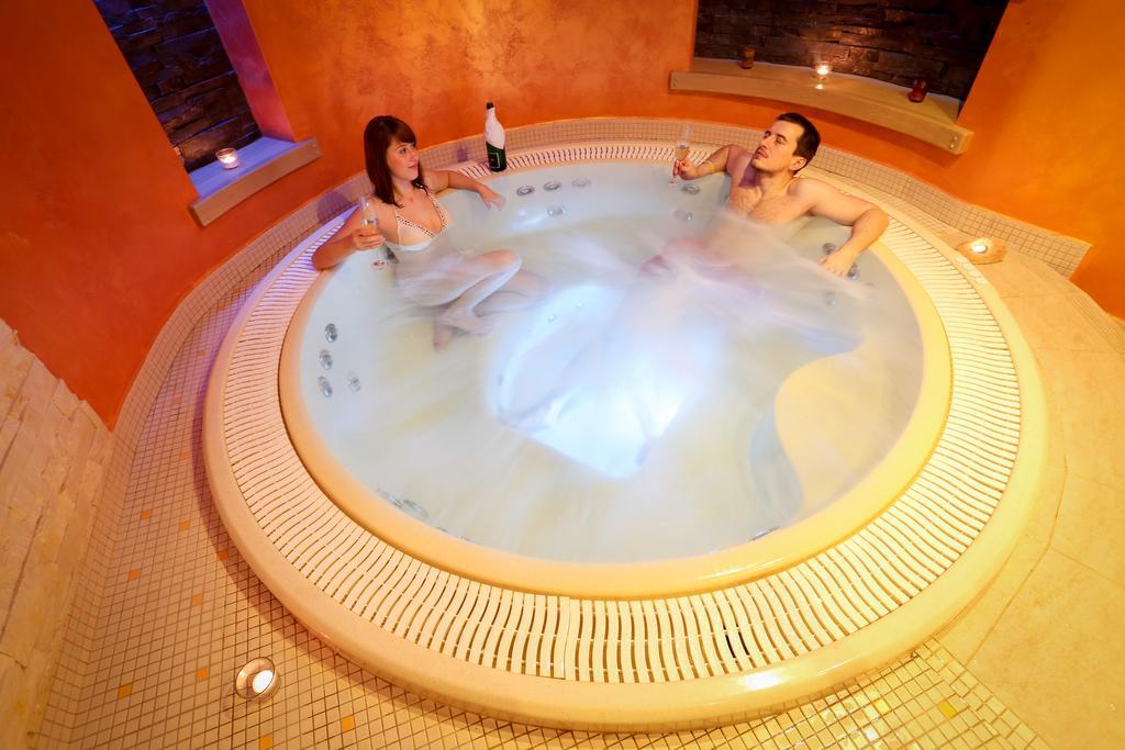 Hotel Palcat ตาบอร์ ภายนอก รูปภาพ
