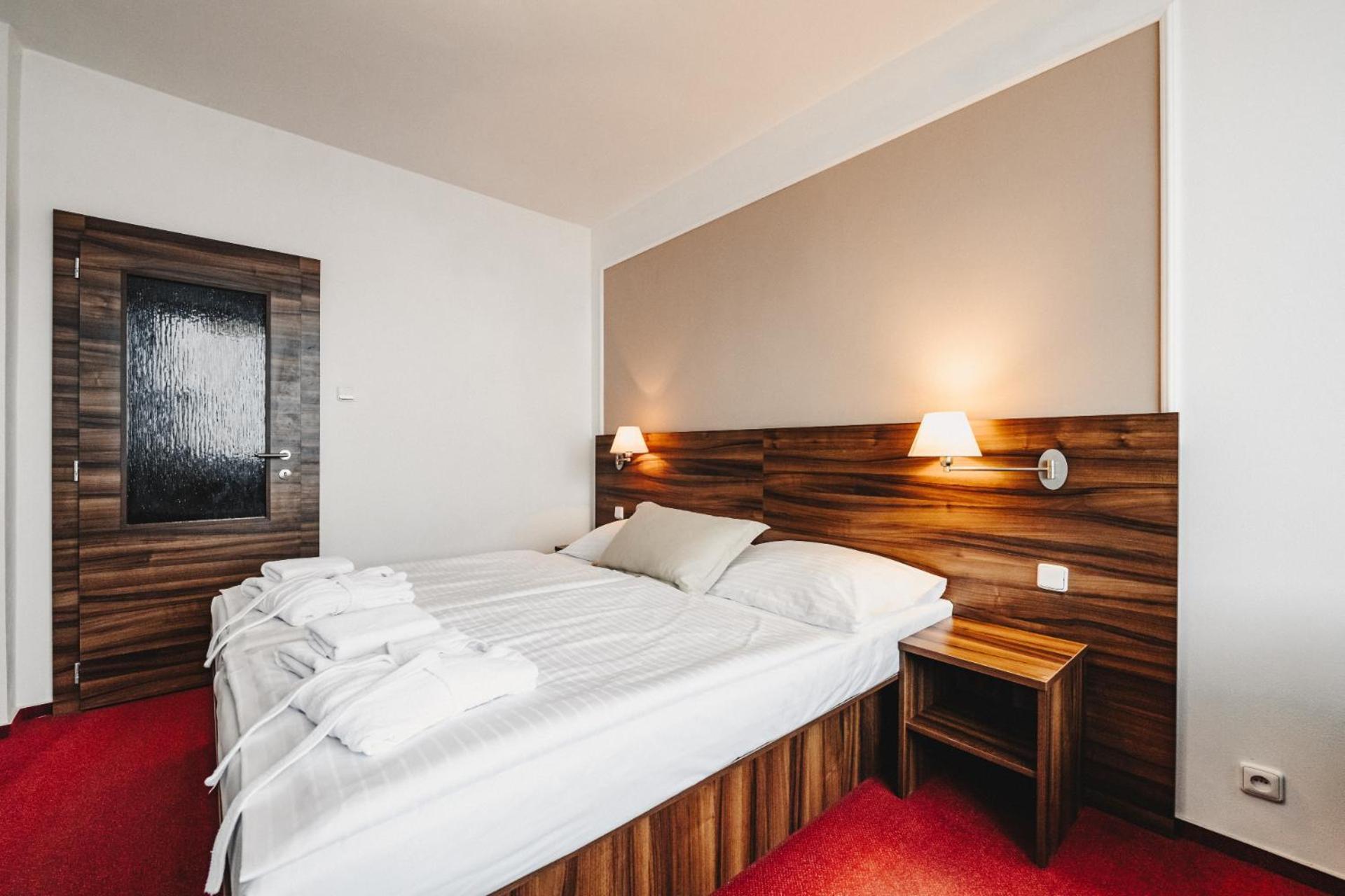 Hotel Palcat ตาบอร์ ภายนอก รูปภาพ